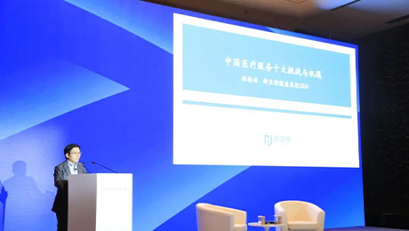 抢抓机遇、锚定战略、锐意进。蛟熳钪档眯湃魏妥鹁吹氖澜缂督】导拧盅盍质苎鱿拦2023年投资峰会并发表演讲